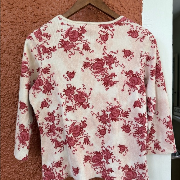 Women’s Covington Stretch Red Cream Floral 3/4 Sleeve Shirt Size Medium Petite - Picture 3 of 3